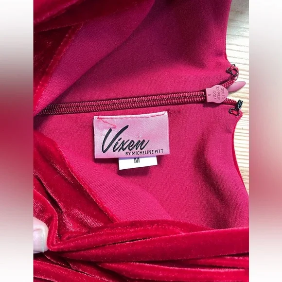 Vixen red velvet starlet dress in EUC size medium - Picture 3 of 3